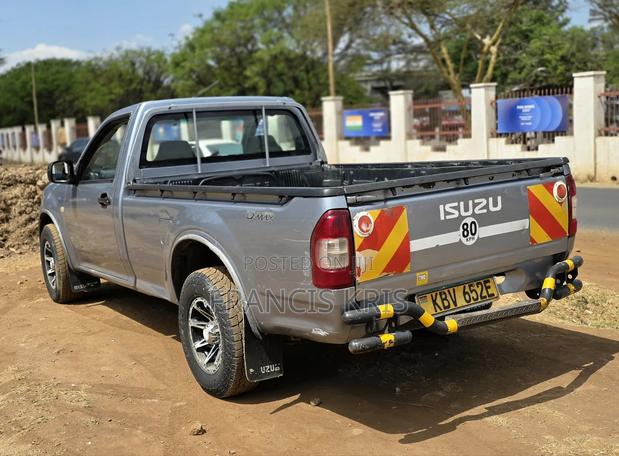Isuzu D-MAX 2012 Beige