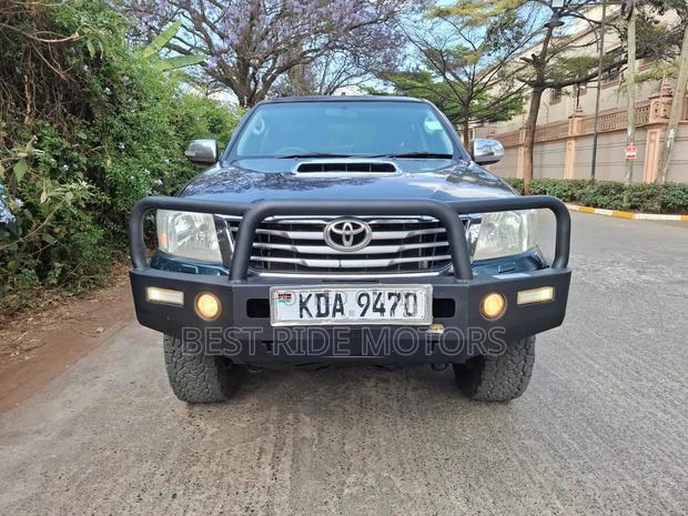 Toyota Hilux 3.0 D-4D 4x4 2014 Green
