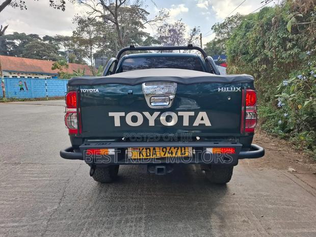 Toyota Hilux 3.0 D-4D 4x4 2014 Green