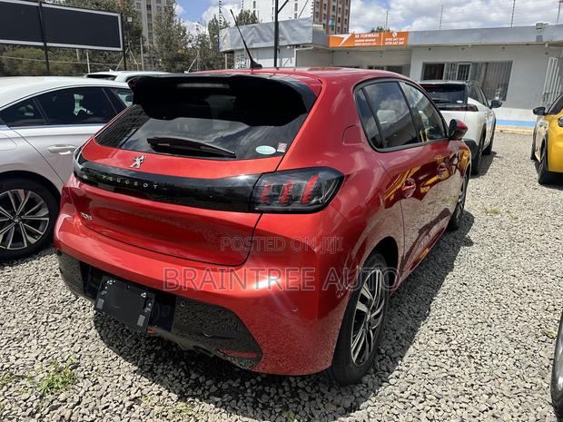 Peugeot 208 2021 Red