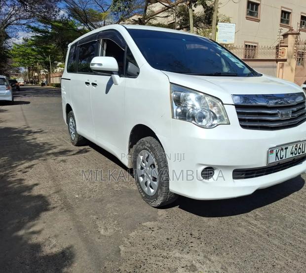Toyota Noah 2011 White