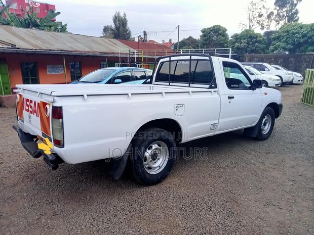 Nissan Hardbody 2003 White