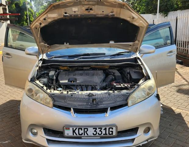 Toyota Wish 2011 Silver