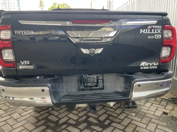 Toyota Hilux 2020 Black