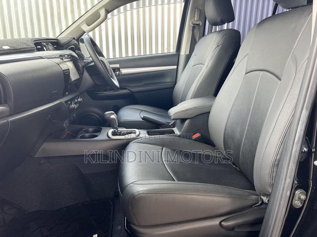 Toyota Hilux 2020 Black