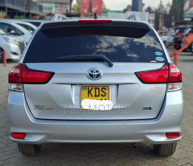 Toyota Corolla Fielder 2018 Silver