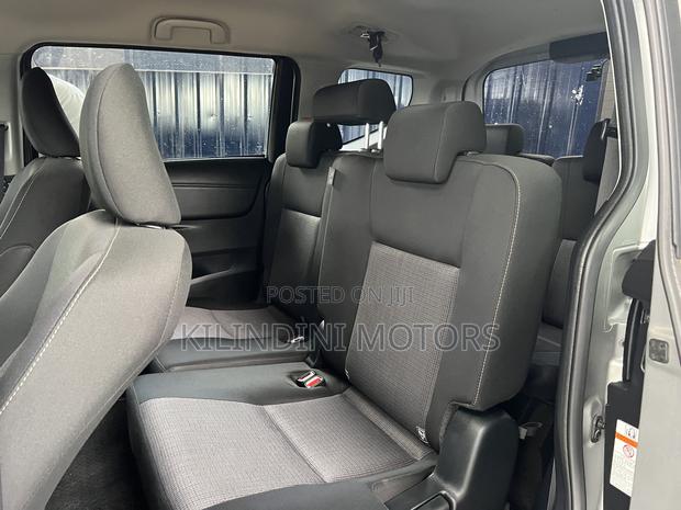 Toyota Sienta 2020 Silver