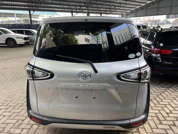 Toyota Sienta 2020 Silver
