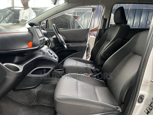 Toyota Sienta 2020 Silver