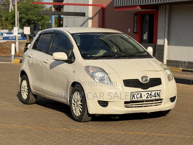 Toyota Vitz 2007 White