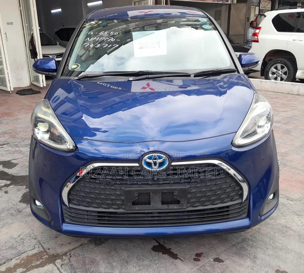 Toyota Sienta 2021 Blue
