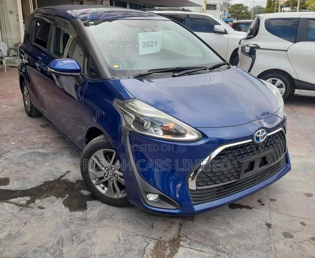 Toyota Sienta 2021 Blue
