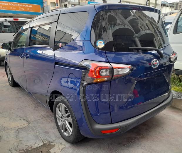 Toyota Sienta 2021 Blue