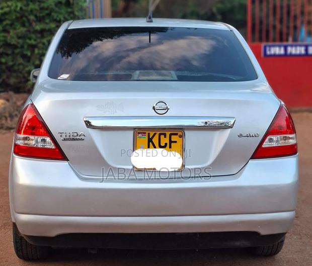 Nissan Tiida 2008 Silver