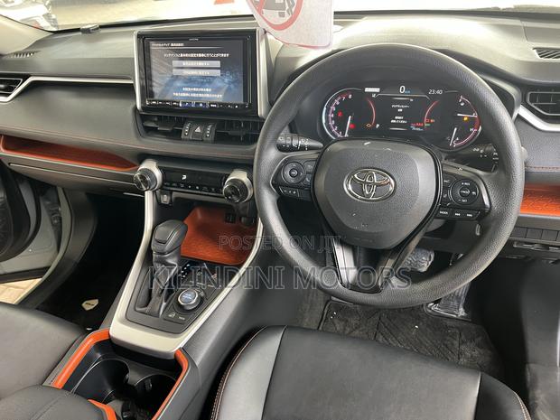 Toyota RAV4 2020 Green