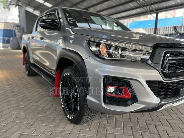 Toyota Hilux 2019 Silver