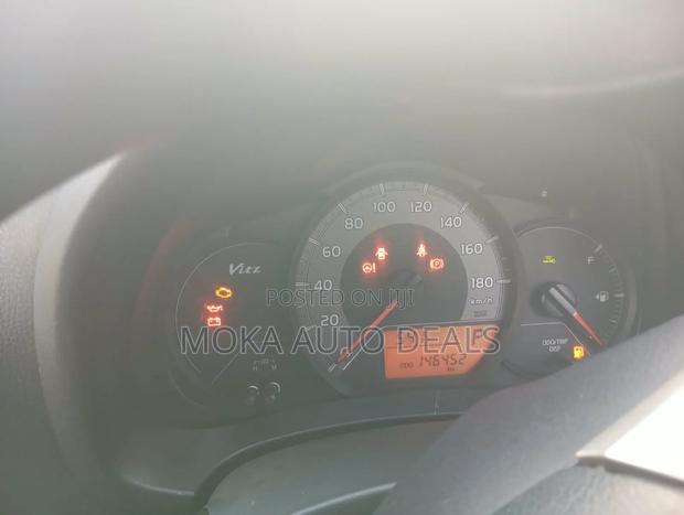Toyota Vitz 1.0 FWD 5dr 2014 Silver