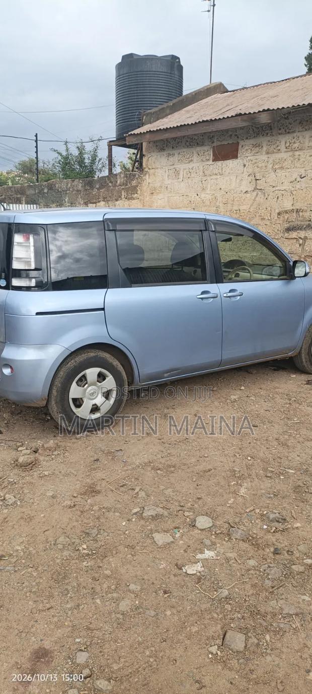 Toyota Sienta 1.5 FWD (6-seater) 2015 Blue