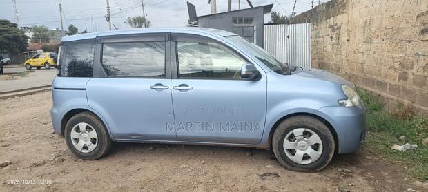 Toyota Sienta 1.5 FWD (6-seater) 2015 Blue
