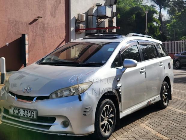 Toyota Wish 2011 Silver