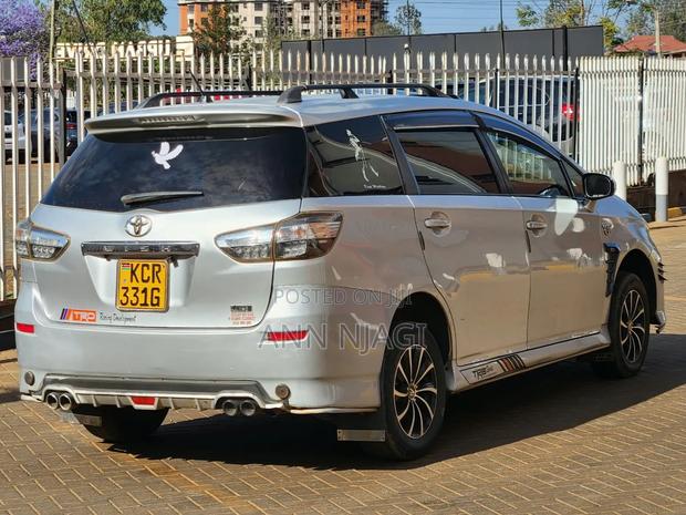 Toyota Wish 2011 Silver