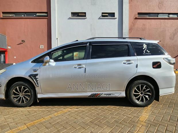 Toyota Wish 2011 Silver