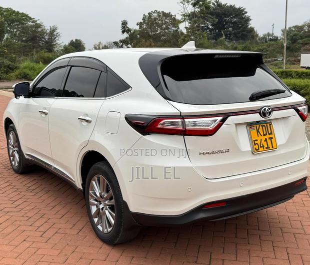 Toyota Harrier 2.0 2018 White