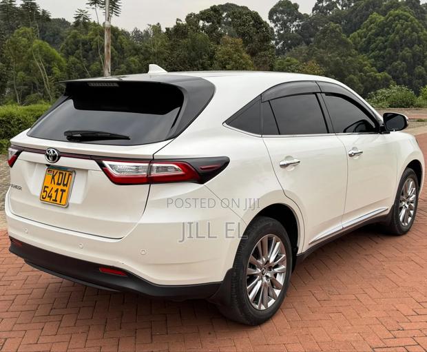 Toyota Harrier 2.0 2018 White
