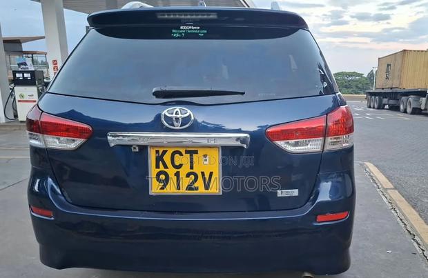 Toyota Wish 2011 Blue