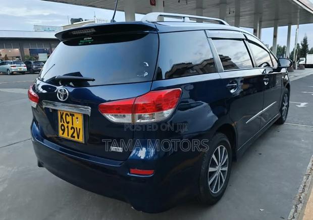 Toyota Wish 2011 Blue