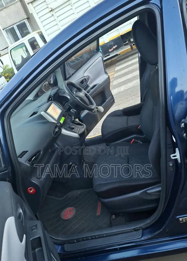 Toyota Wish 2011 Blue