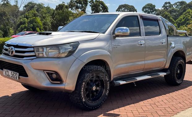 Toyota Hilux 2012 Silver