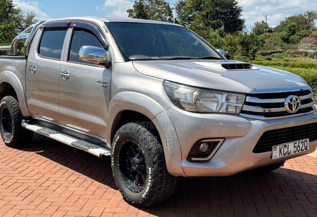 Toyota Hilux 2012 Silver
