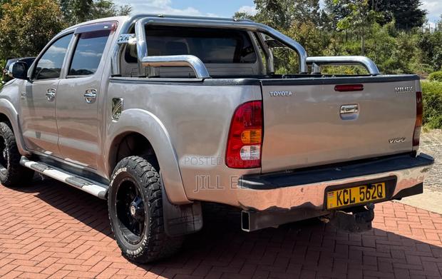 Toyota Hilux 2012 Silver