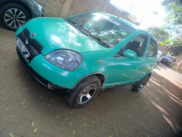 Toyota Vitz 2000 Green
