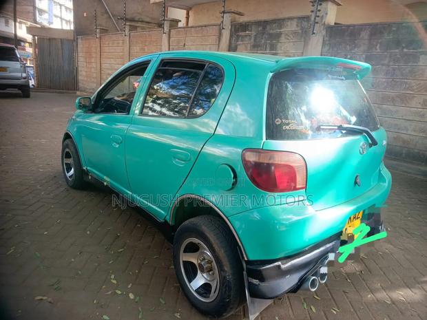 Toyota Vitz 2000 Green