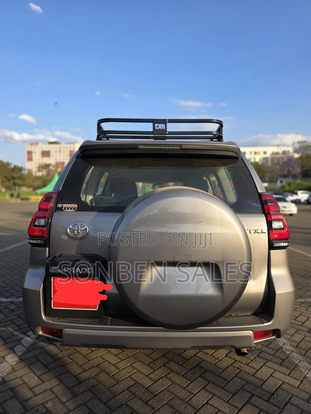 Toyota Land Cruiser Prado 2.8 2021 Gray