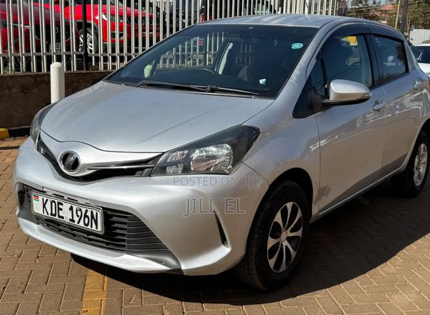 Toyota Vitz 1.3 AWD 5dr 2015 Silver