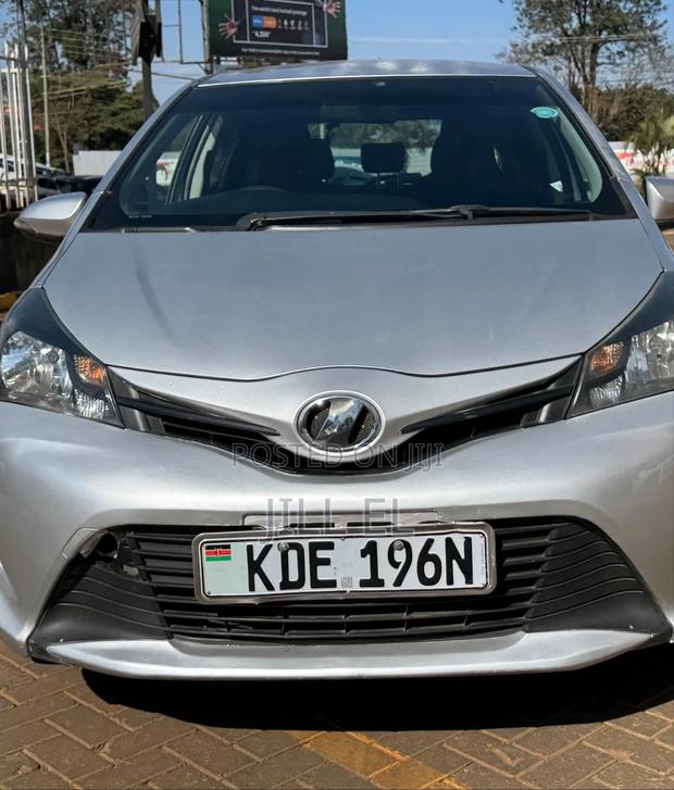 Toyota Vitz 1.3 AWD 5dr 2015 Silver