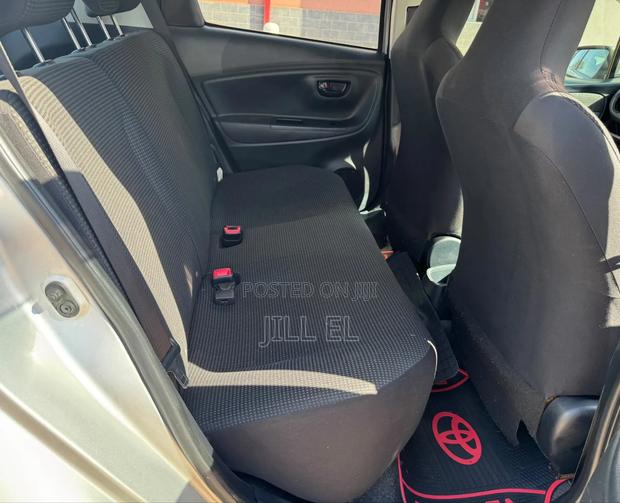Toyota Vitz 1.3 AWD 5dr 2015 Silver