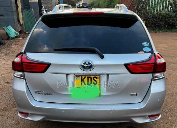 Toyota Corolla Fielder 2018 Silver