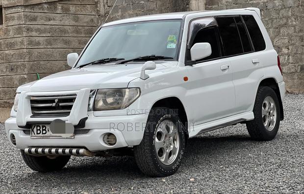 Mitsubishi Pajero IO 2000 White