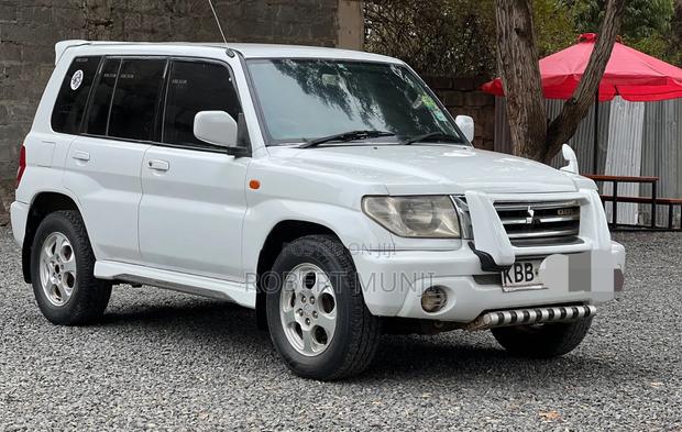 Mitsubishi Pajero IO 2000 White