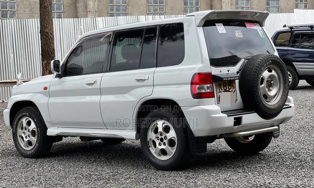 Mitsubishi Pajero IO 2000 White
