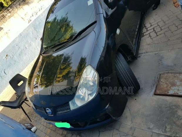 Nissan Advan 2012 Black