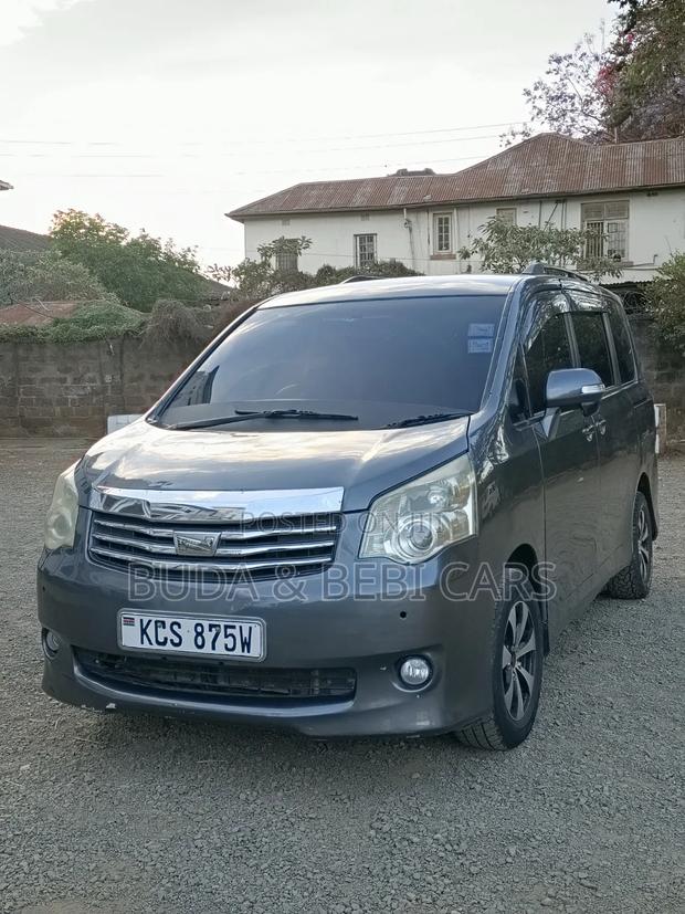 Toyota Noah 2011 Gray