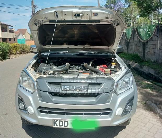 Isuzu D-MAX 2021 Silver