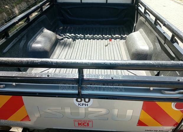 Isuzu D-MAX 2021 Silver