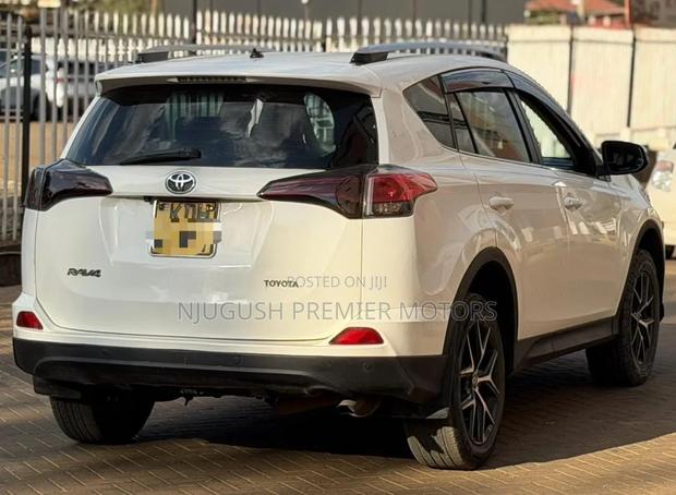 Toyota RAV4 2015 White