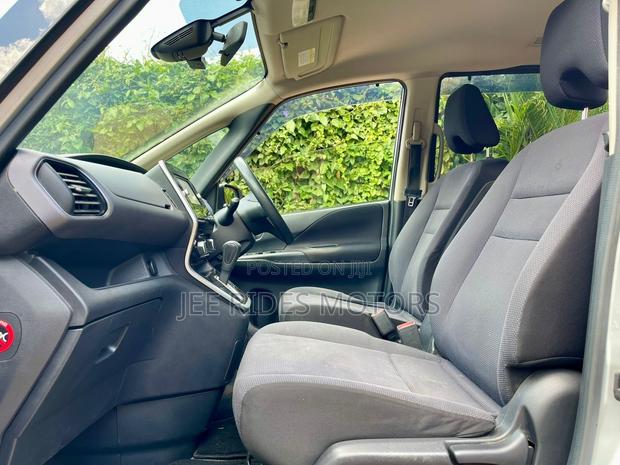 Nissan Serena 2018 Gray